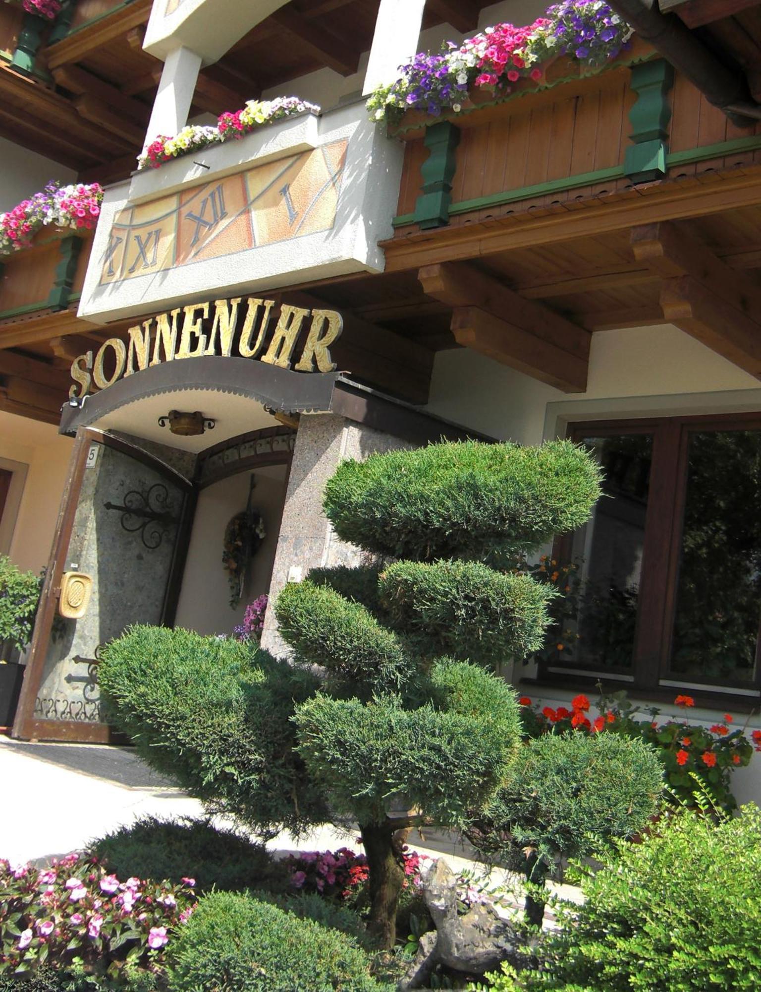 Hotel Sonnenuhr Kramsach Bagian luar foto