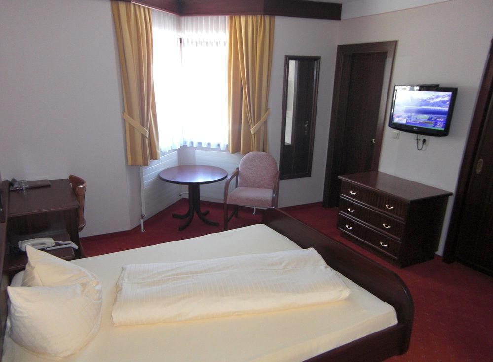 Hotel Sonnenuhr Kramsach Bagian luar foto