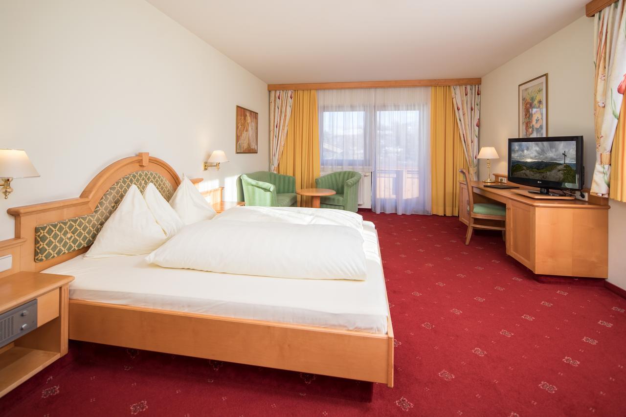 Hotel Sonnenuhr Kramsach Bagian luar foto
