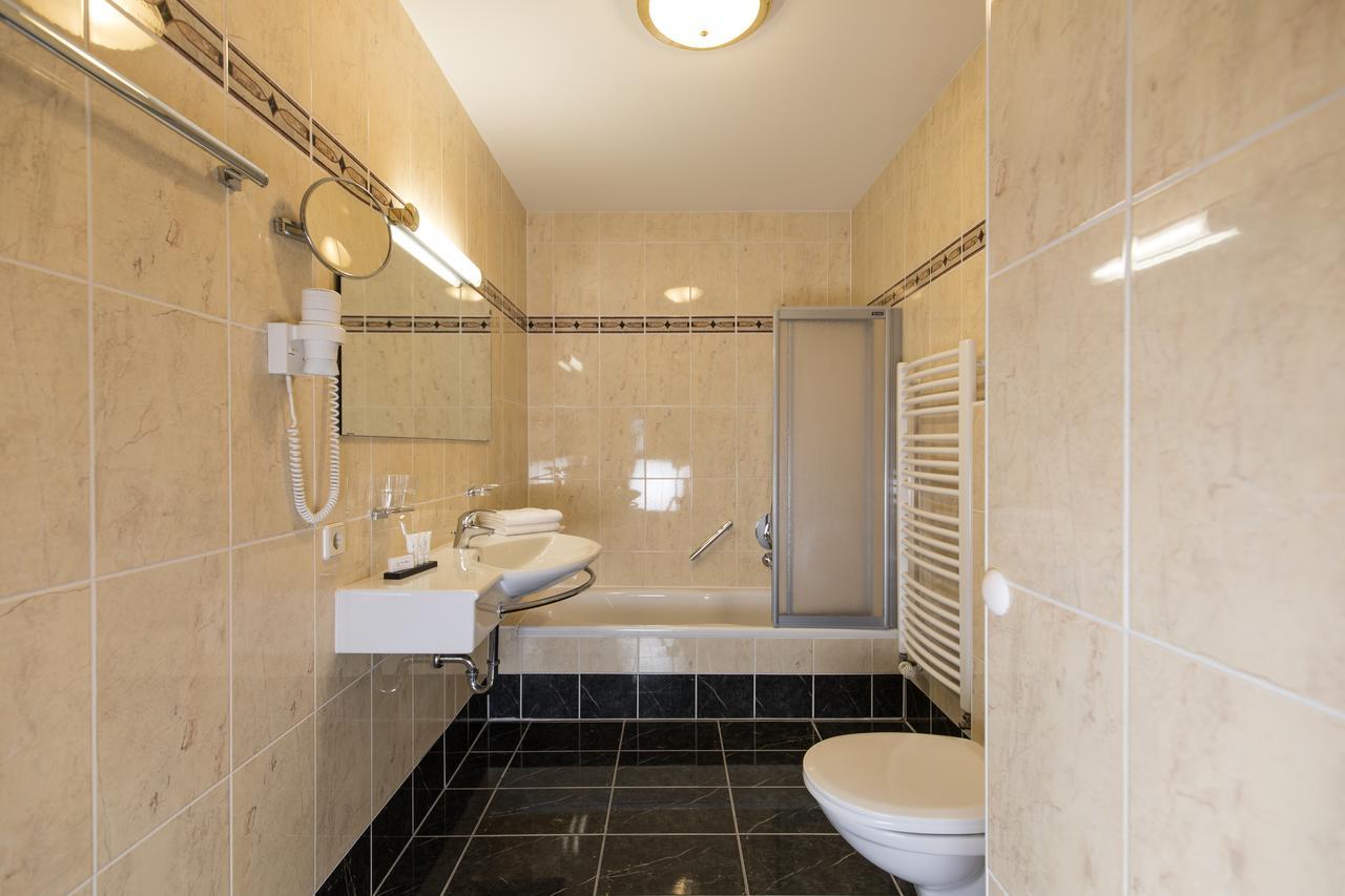 Hotel Sonnenuhr Kramsach Bagian luar foto