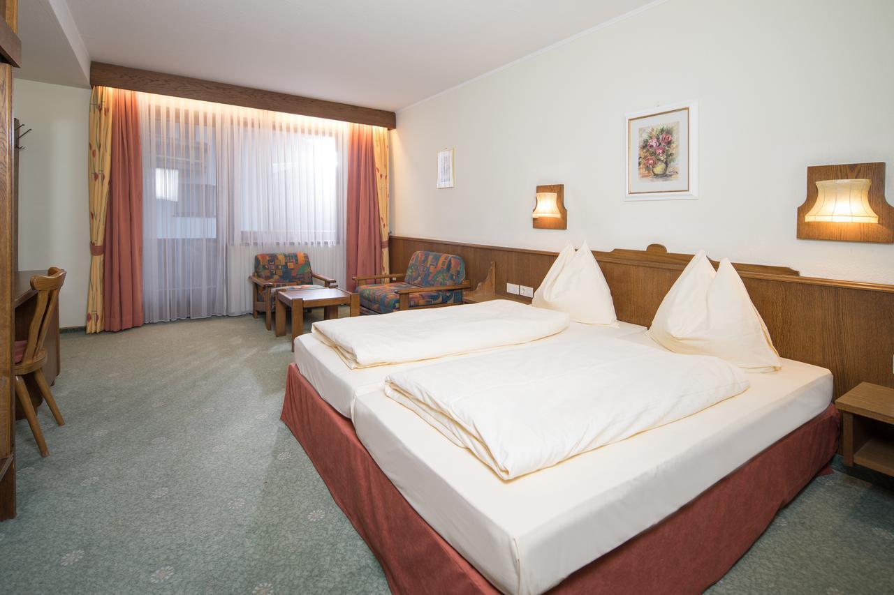 Hotel Sonnenuhr Kramsach Ruang foto