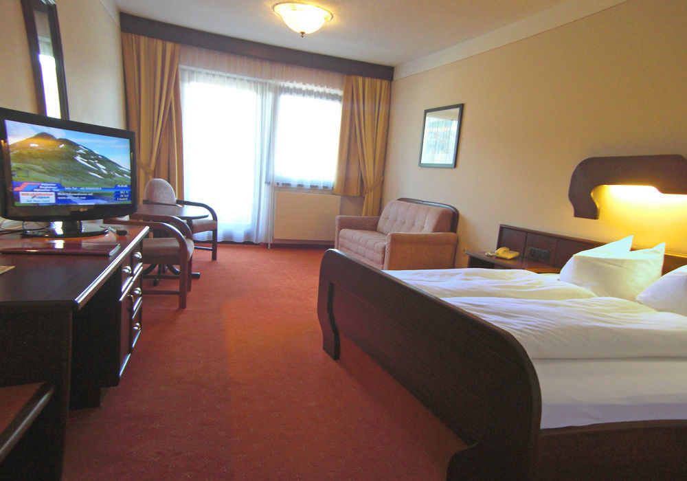 Hotel Sonnenuhr Kramsach Bagian luar foto